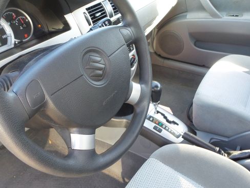 Used 2006 Suzuki Forenza Sedan image 26