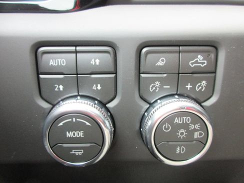New 2026 GMC Sierra 2500 AT4 w/ AT4 Premium Plus Package AWD/4WD image 18