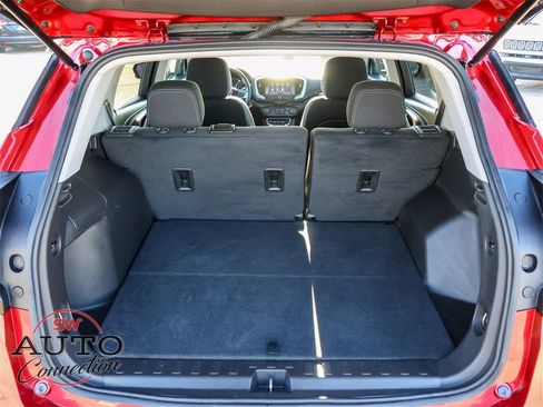 Used 2024 GMC Terrain SLE image 12