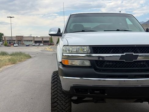 Used 2002 Chevrolet Silverado 2500 LT w/ Off-Road Skid Plate Pkg AWD/4WD image 4