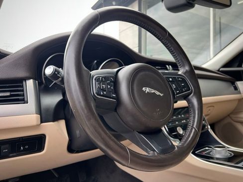 Used 2016 Jaguar XF Premium image 64