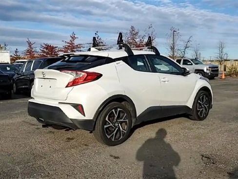 Used 2018 Toyota C-HR XLE image 8