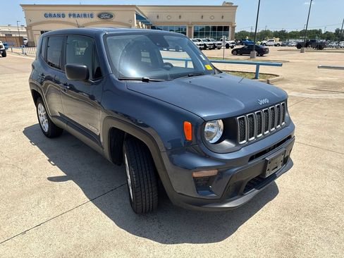 Used 2023 Jeep Renegade Latitude AWD/4WD image 18