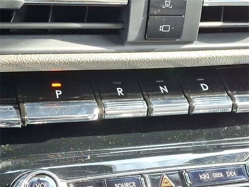 Used 2021 Lincoln Corsair Standard w/ Premium Package image 17