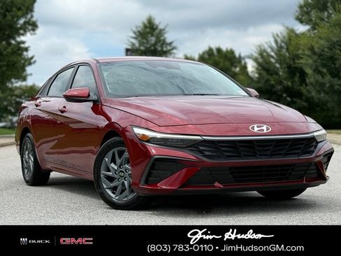 Used 2024 Hyundai Elantra SEL FWD image 1