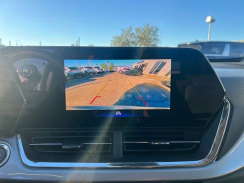 Used 2025 Chevrolet Trax LT image 17