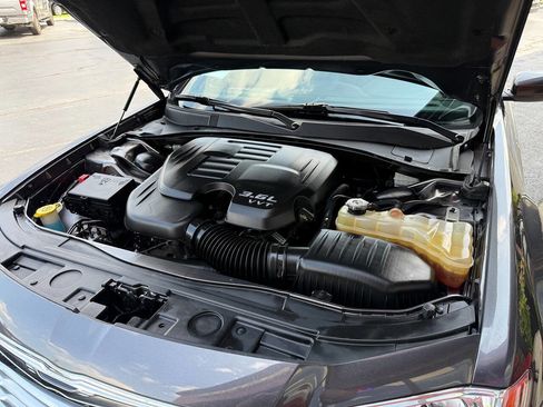 Used 2014 Chrysler 300 w/ Driver Convenience Group image 10