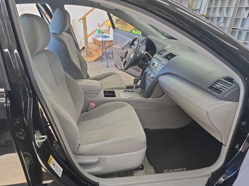 Used 2009 Toyota Camry LE FWD image 18