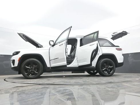 Used 2023 Jeep Grand Cherokee Altitude image 65