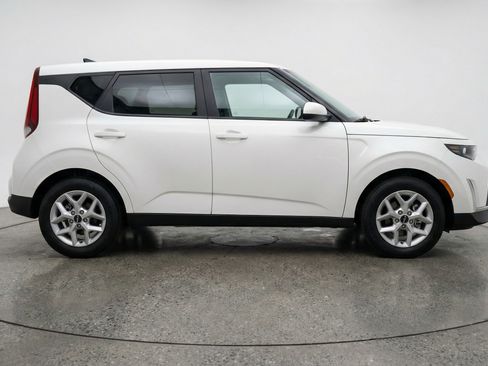 Used 2025 Kia Soul LX w/ LX Technology Package image 11