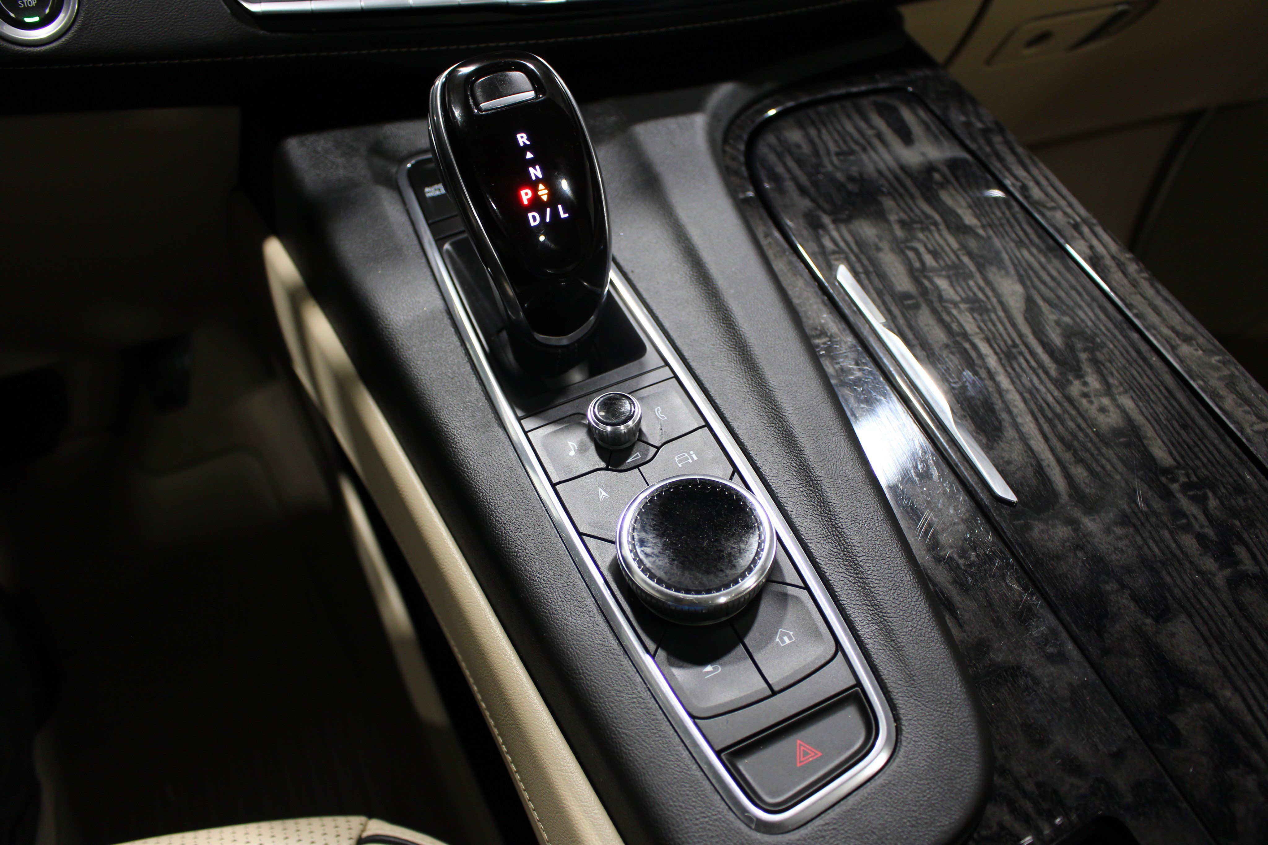 Used 2021 Cadillac Escalade Premium Luxury w/ Driver Assist Tech Package AWD/4WD image 19