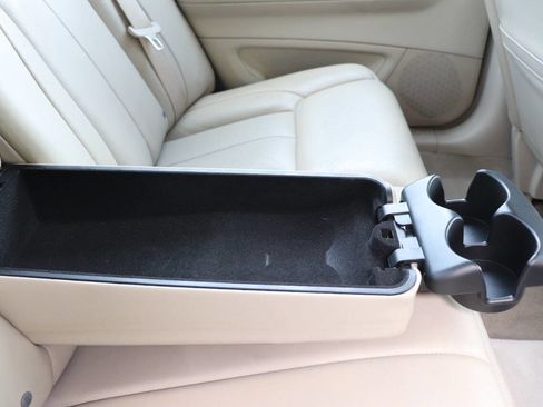 Used 2006 Cadillac DTS Luxury II w/ Sun And Sound Package image 34