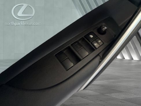 Used 2022 Toyota Corolla Cross LE image 10