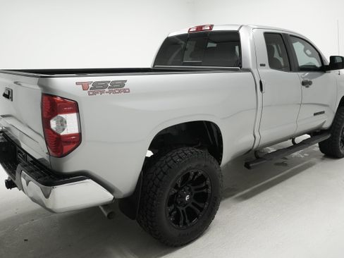 Used 2016 Toyota Tundra SR5 w/ Tow Package RWD image 4