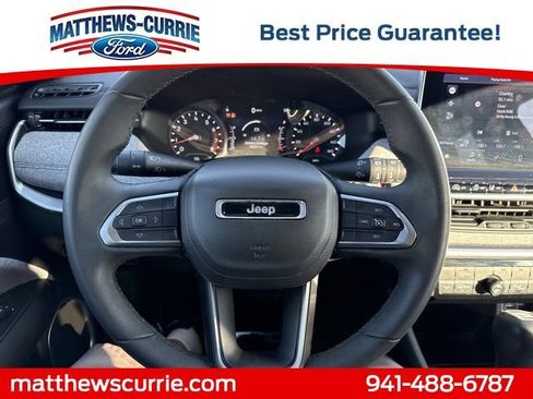 Used 2024 Jeep Compass Latitude image 16