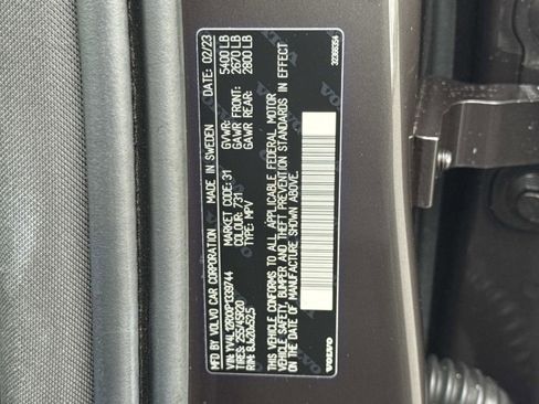 Used 2023 Volvo XC60 B5 Ultimate w/ Climate Package image 30