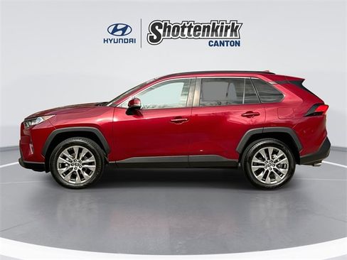 Used 2020 Toyota RAV4 XLE Premium image 5