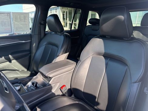 Certified 2024 Jeep Grand Cherokee Limited w/ Luxury Tech Group II image 17