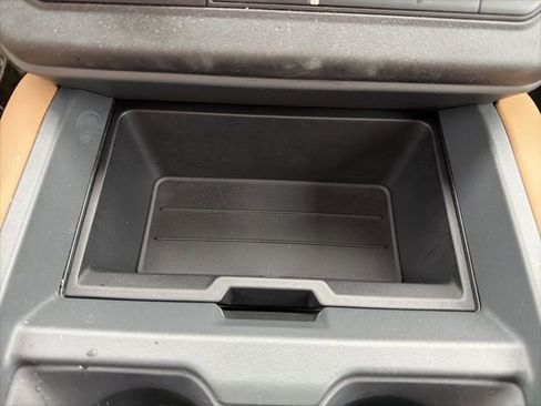 Used 2025 Land Rover Defender 110 X-Dynamic SE image 37