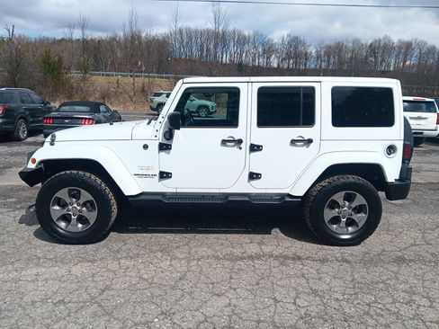 Used 2015 Jeep Wrangler Unlimited Sahara w/ Connectivity Group AWD/4WD image 2