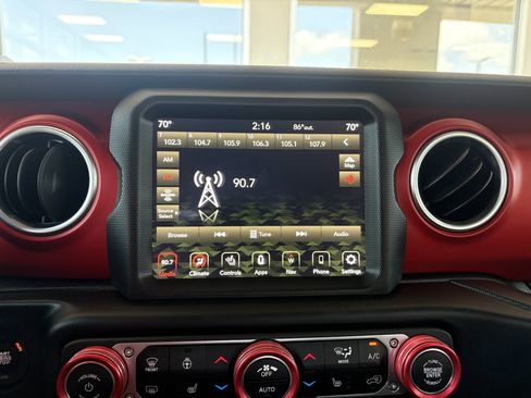 Used 2020 Jeep Gladiator Rubicon AWD/4WD image 33