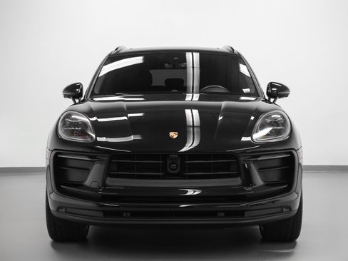 Certified 2024 Porsche Macan AWD/4WD image 8