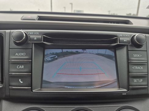 Used 2018 Toyota RAV4 LE FWD image 24
