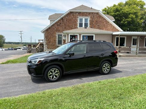Used 2021 Subaru Forester Premium AWD/4WD image 1