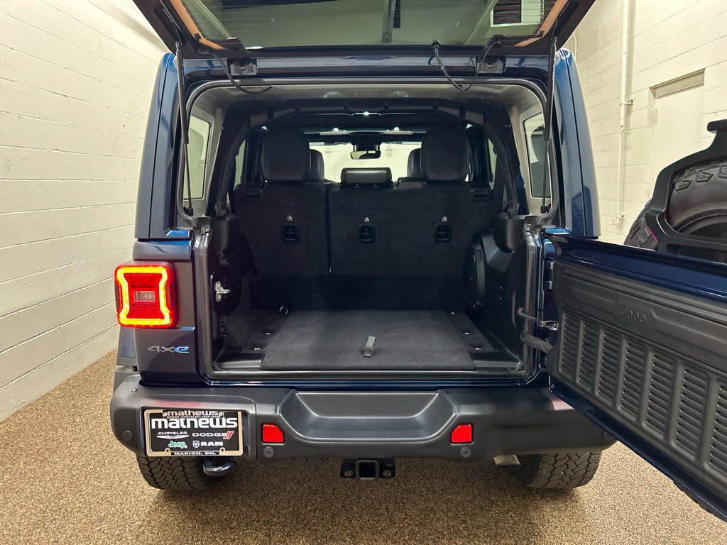 Used 2025 Jeep Wrangler Unlimited Sahara AWD/4WD image 13