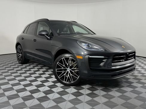 Certified 2025 Porsche Macan image 6