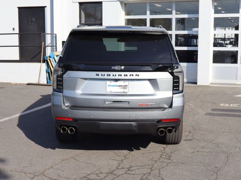 Used 2025 Chevrolet Suburban RST w/ Comfort Package image 9