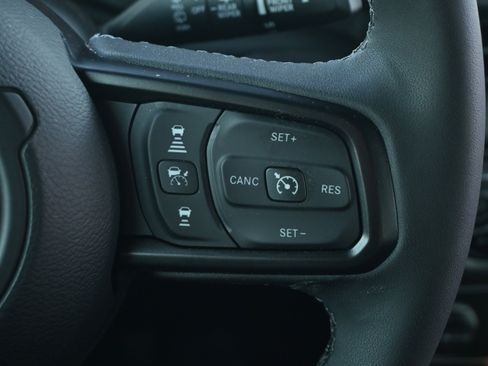 Used 2025 Jeep Wrangler Sport S image 32