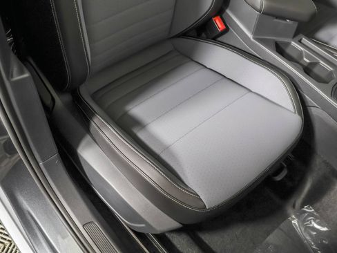 Used 2026 Volkswagen Jetta SE FWD image 43