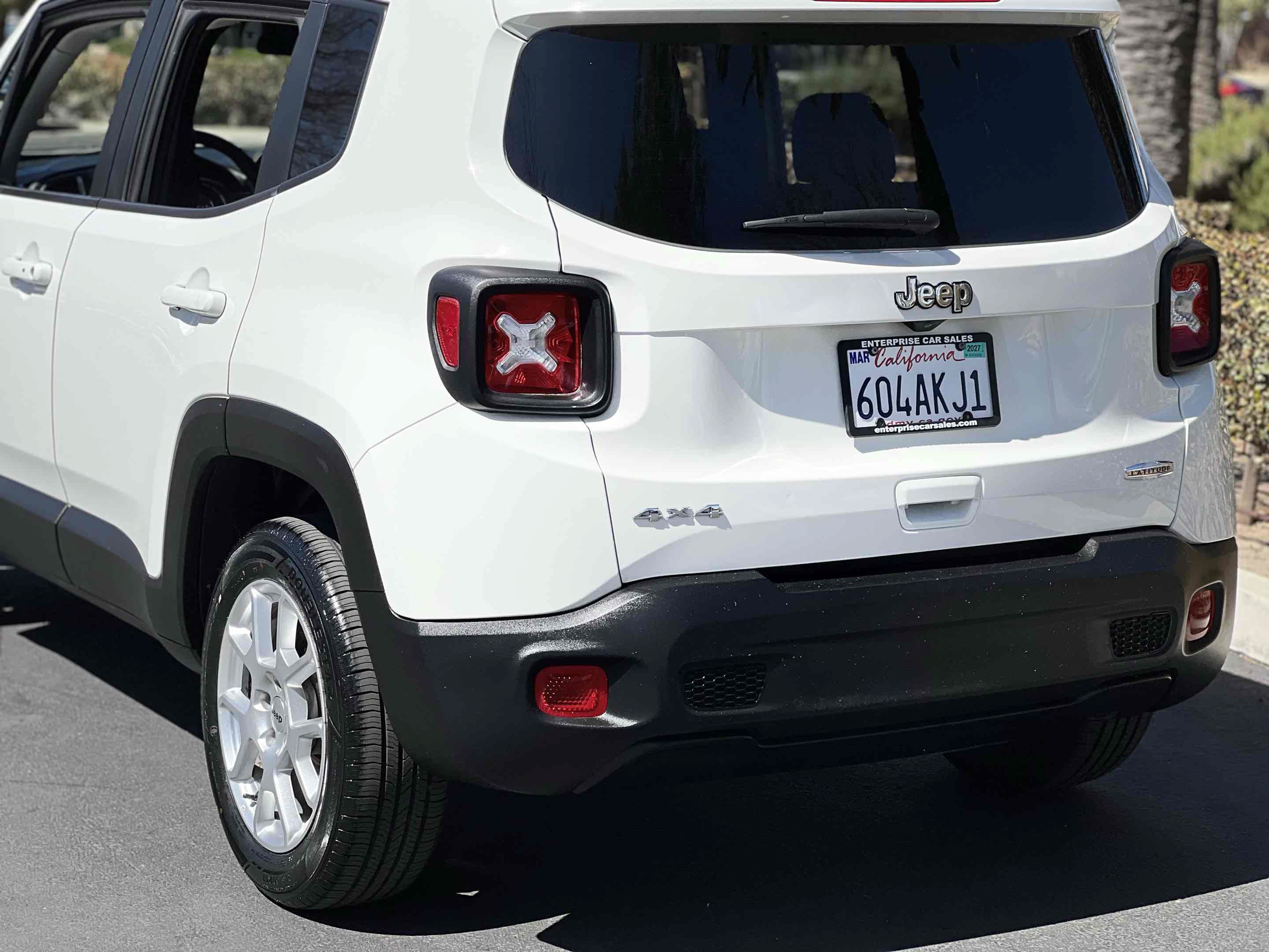Used 2022 Jeep Renegade Latitude AWD/4WD image 52