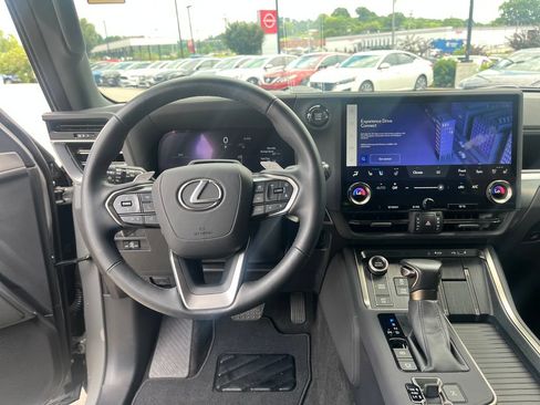 Used 2025 Lexus GX 550 w/ Accessory Package (Z1) AWD/4WD image 22