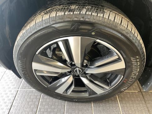 Used 2023 Nissan Rogue SL w/ SL Premium Package image 5