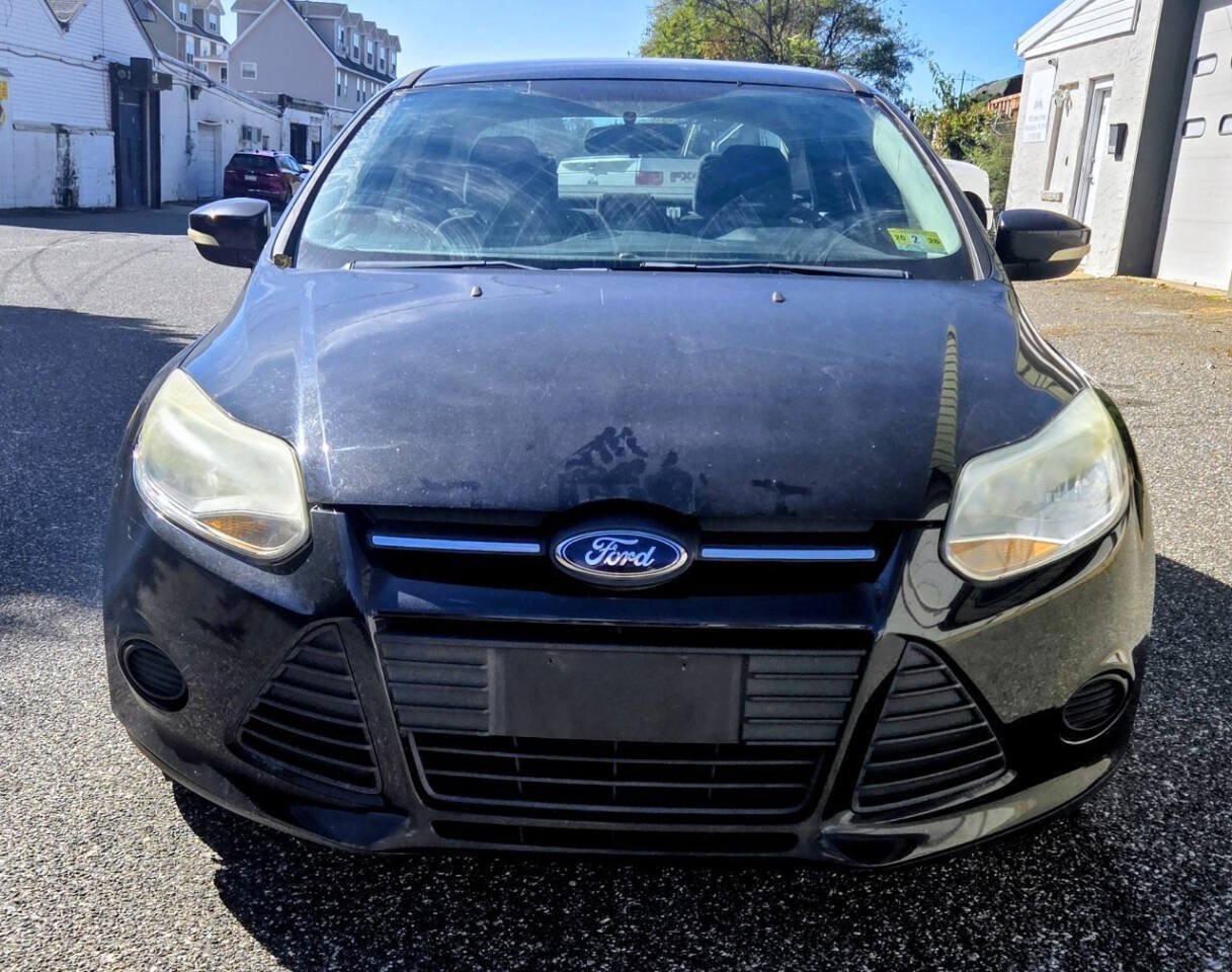 Used 2013 Ford Focus SE w/ SE Winter Pkg FWD image 2