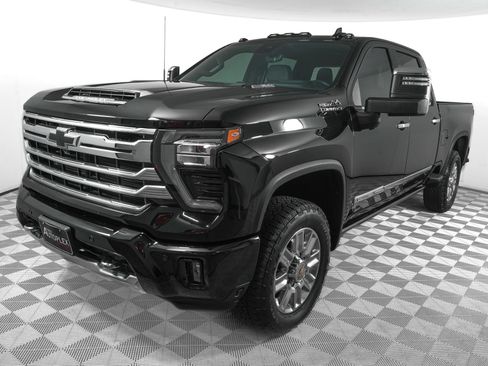 Used 2025 Chevrolet Silverado 2500 High Country w/ High Country Premium Package AWD/4WD image 8