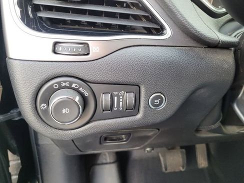 Used 2019 Jeep Cherokee Limited image 26