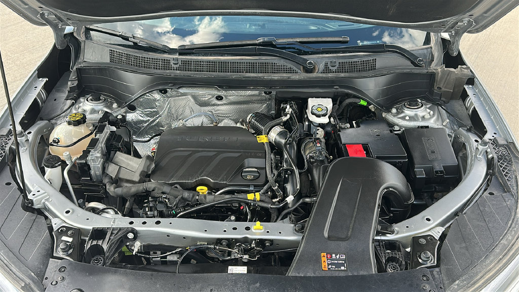 Used 2025 Chevrolet Trax LT FWD image 3