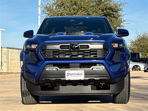 Used 2024 Toyota Tacoma TRD Sport image 2