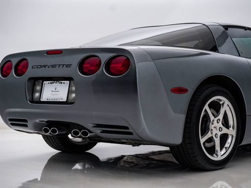 Used 2003 Chevrolet Corvette Coupe w/ Preferred Equipment Group RWD image 13