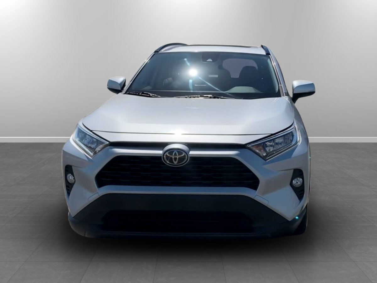 Used 2019 Toyota RAV4 XLE Premium FWD image 2