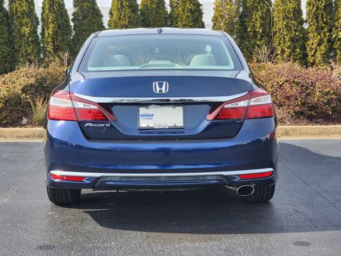 Used 2017 Honda Accord EX-L image 7