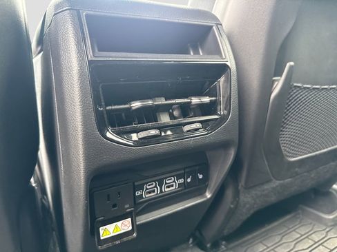 Used 2025 Jeep Grand Cherokee Limited image 20