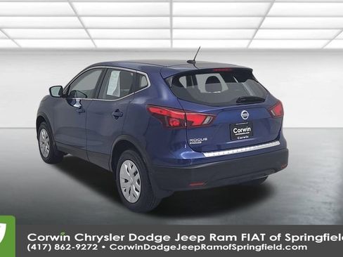 Used 2019 Nissan Rogue Sport S image 11