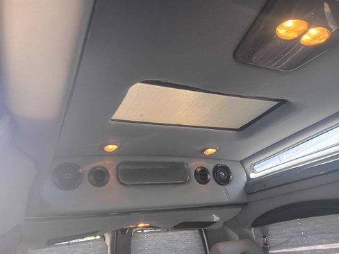 Used 2017 Chevrolet Express 2500 RWD image 21