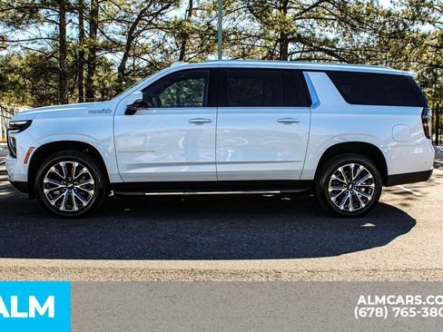 Used 2025 Chevrolet Suburban High Country image 7