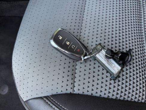 Used 2025 Chevrolet Trax LT FWD image 20