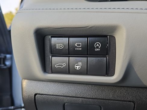 Used 2024 Toyota Highlander LE image 23